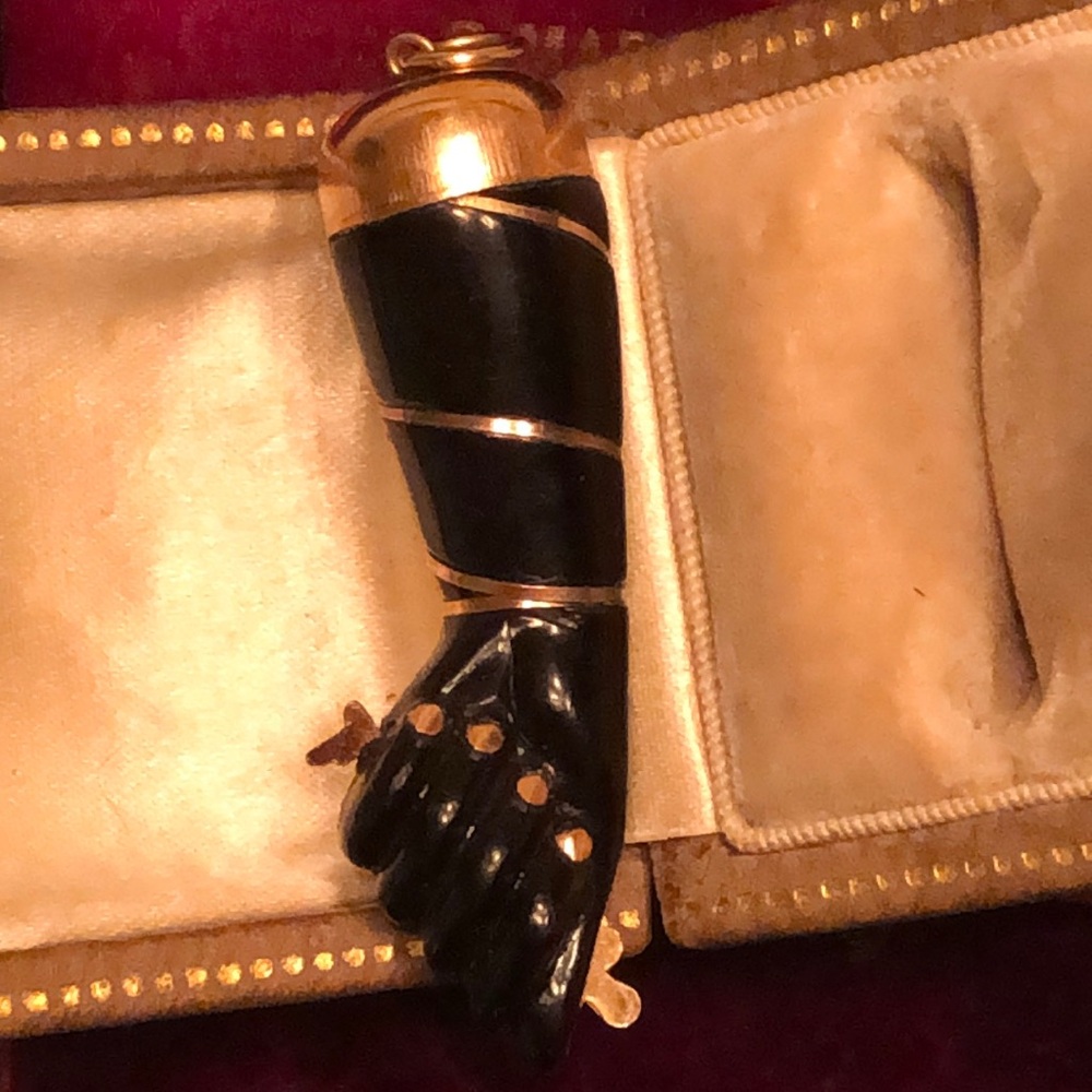 Antique Gold and Black Mano Figa Charm. - Picture 7 of 16